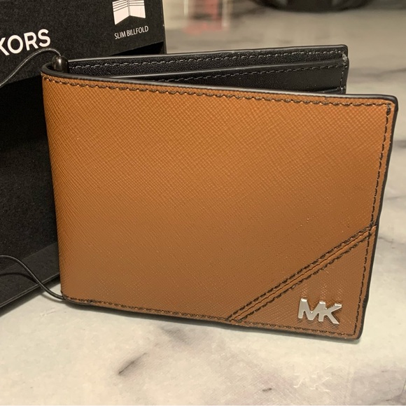 MICHAEL KORS MEN'S "JET SET" TAN LUGGAGE LEATHER PASSCASE WALLET $98 NWT - Picture 3 of 10